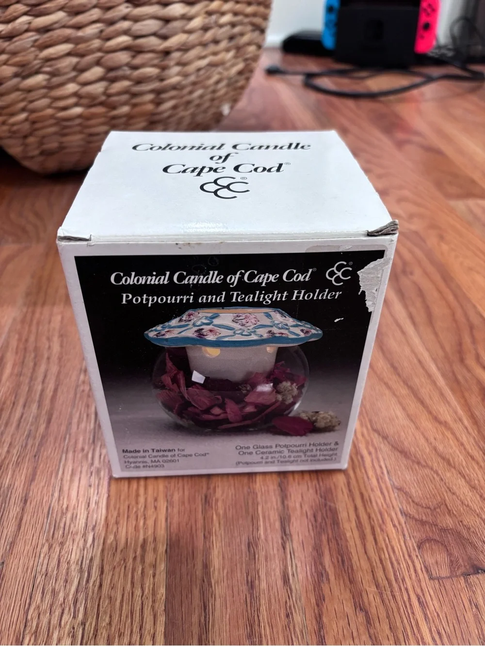 Colonial Candle of Cape Cod Potpourri and Tealight Holder set